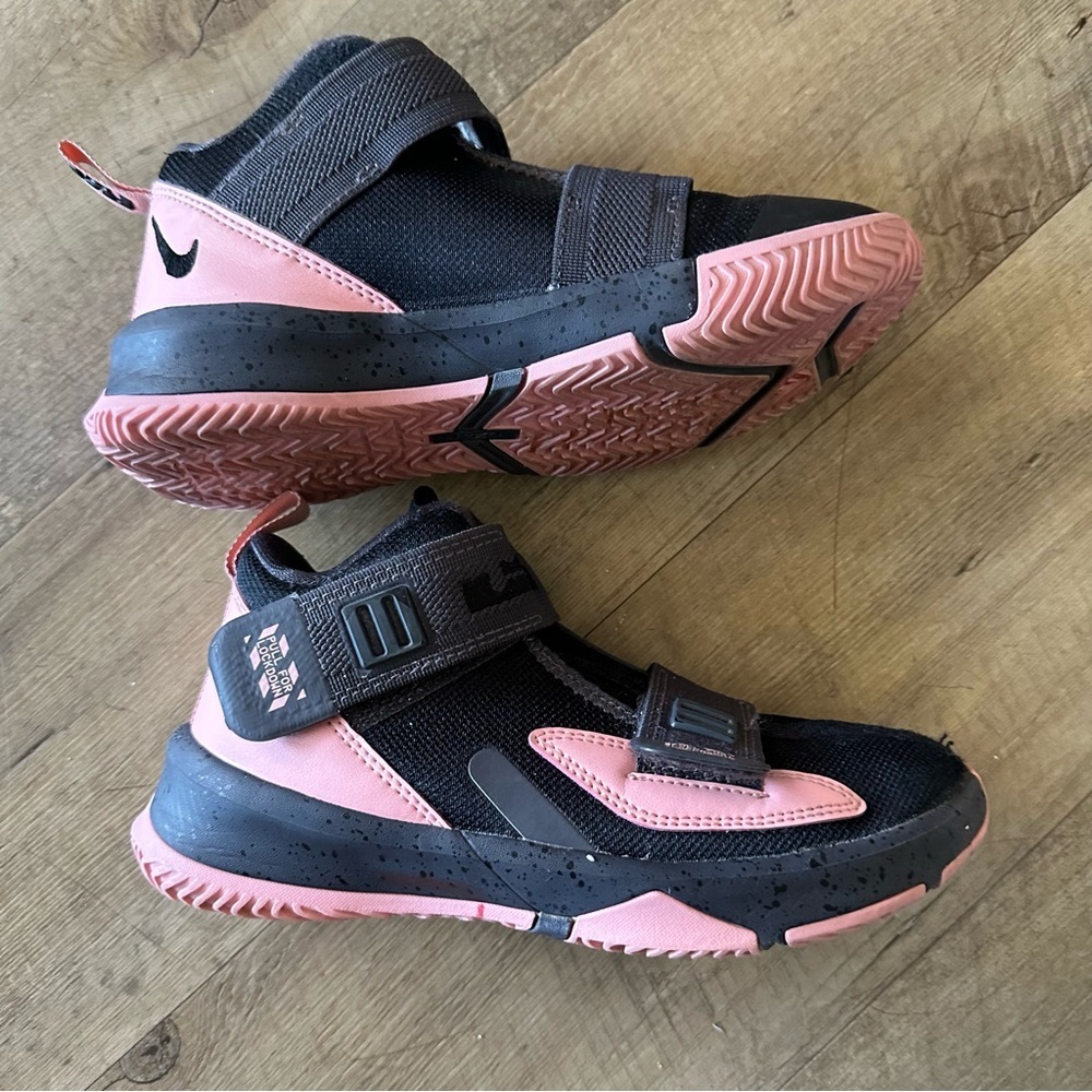 Nike Lebron Soldier 13 GS 'Black Bleached Coral' Youth Sneakers - Picture 5 of 11